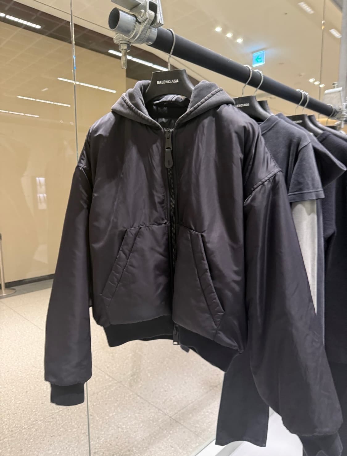 발렌시아가 후디드 봄버 34 상품이미지5