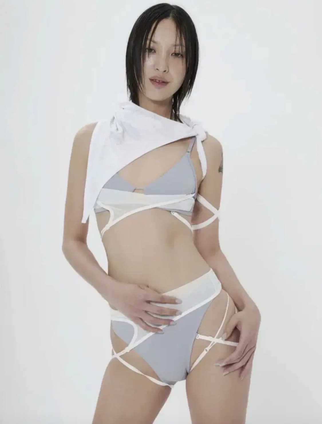 OJOS오호스 레이어드 메쉬 스트랩 비키니 그레이화이트스윔수트모노수영복 상품이미지4