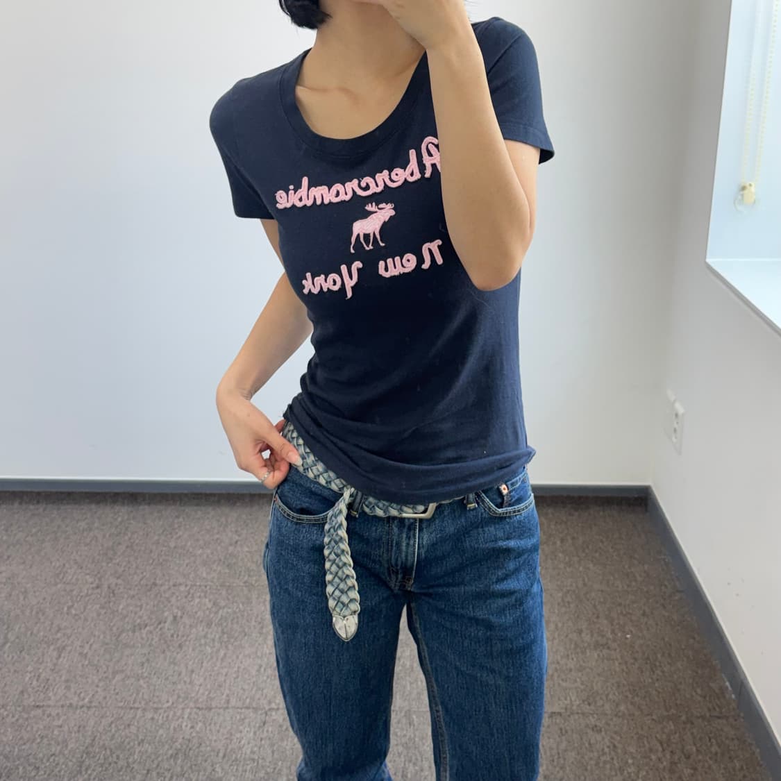 Abercrombie 아베크롬비 핑크 스펠아웃로고 네이비 반팔 상품이미지2