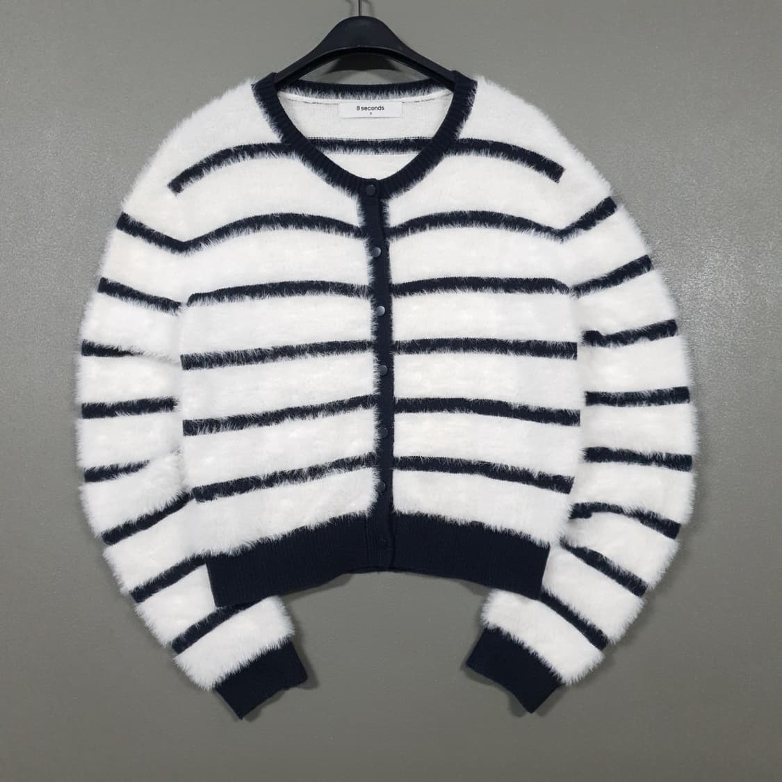 여성 85 (S) 에잇세컨즈 스트라이프 헤어리 니트 버튼 가디건 크롭핏 상품이미지2