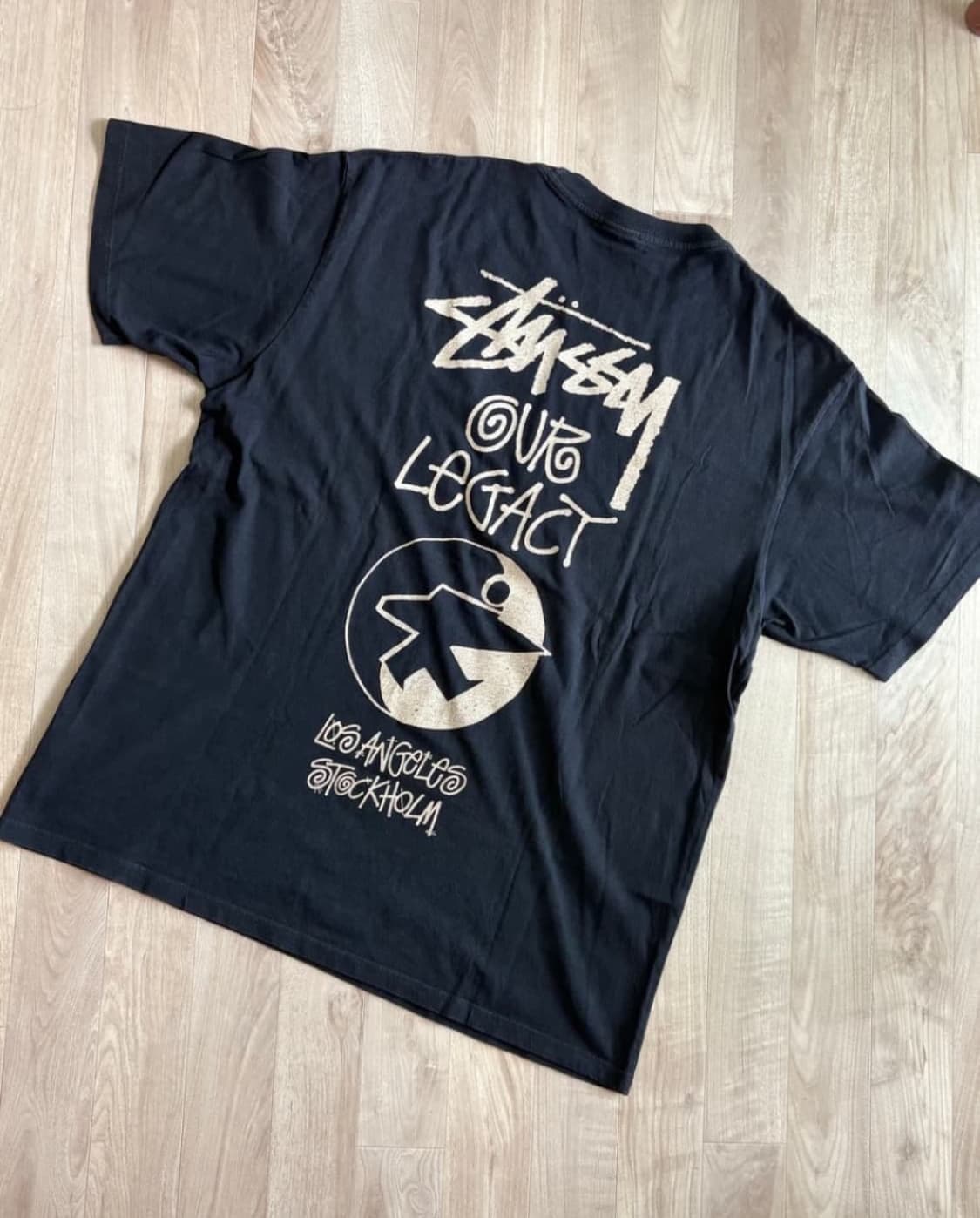 스투시 x 아워레가시 서프맨 피그먼트 다이드 티셔츠 블랙 상품이미지1