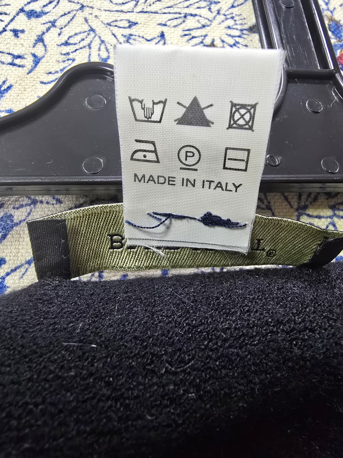 블루조인트 블랙 브이넥 니트 (1674) 상품이미지4