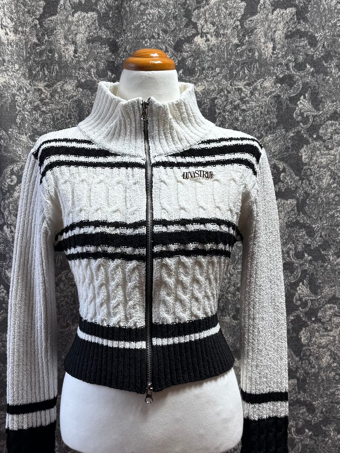 luv is true 러브이즈트루 크롭 니트 집업 상품이미지2