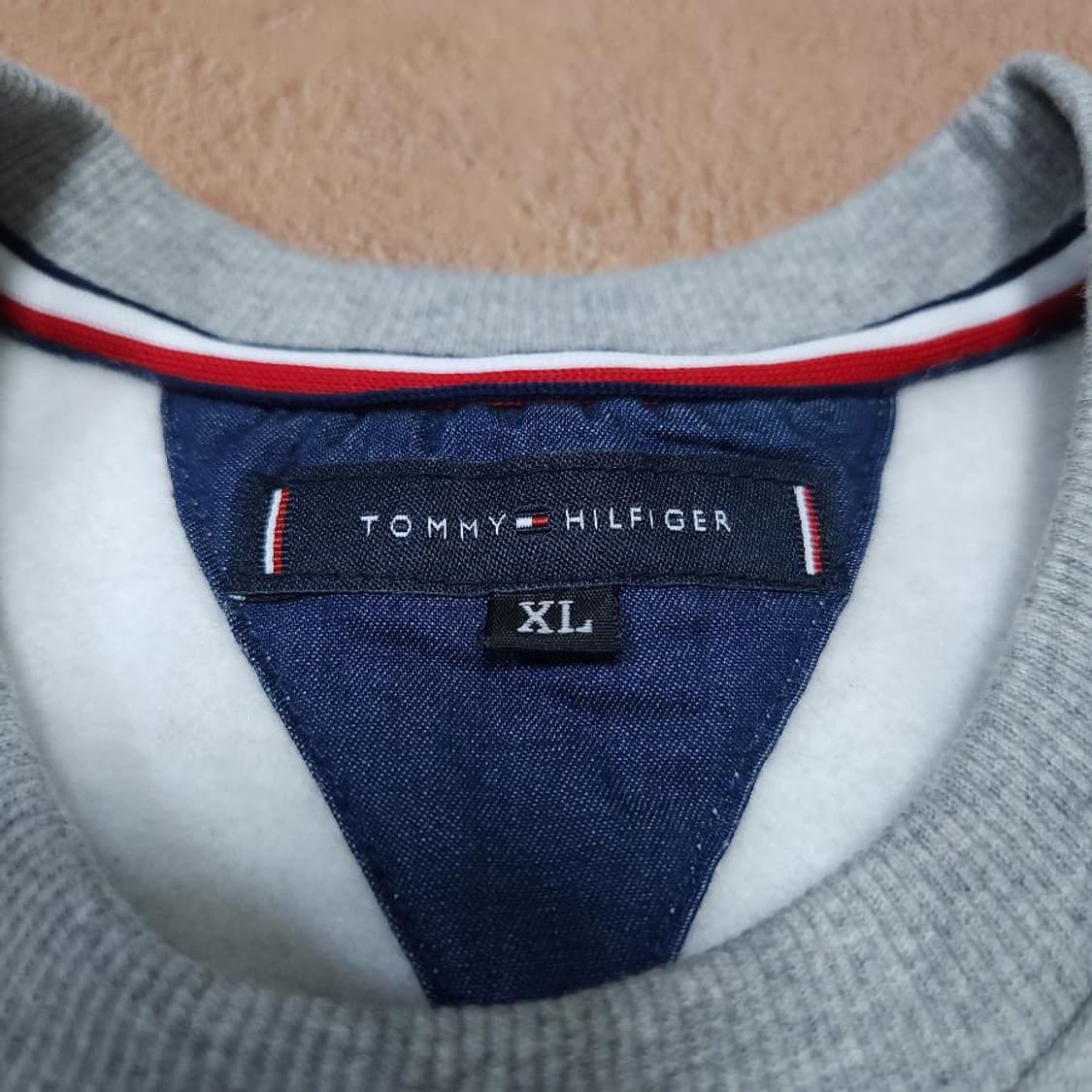 타미힐피거 그레이 기모 맨투맨 상품이미지3