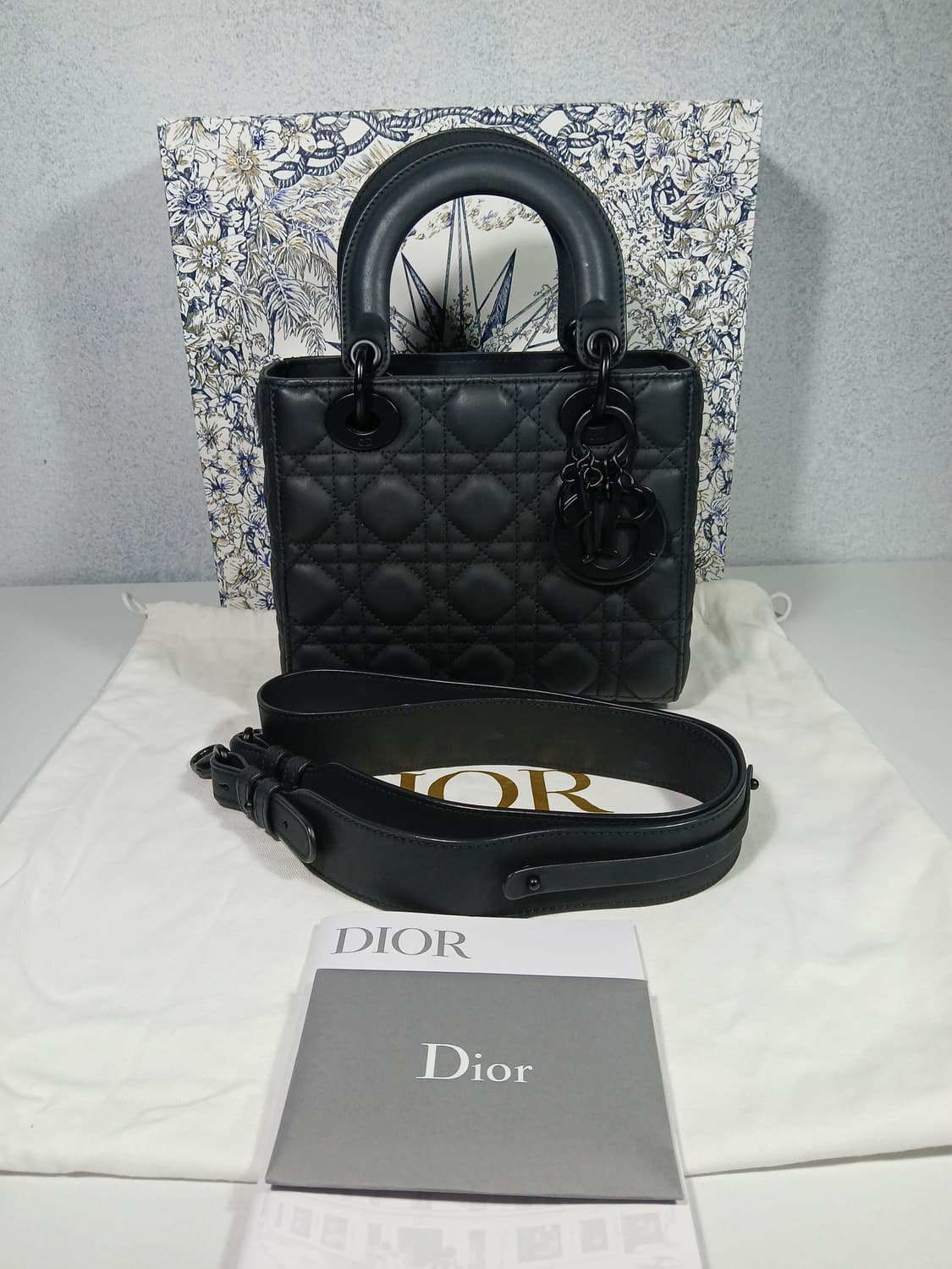 디올 레이디백 매트블랙 스몰 M0538SLOI 상품이미지1