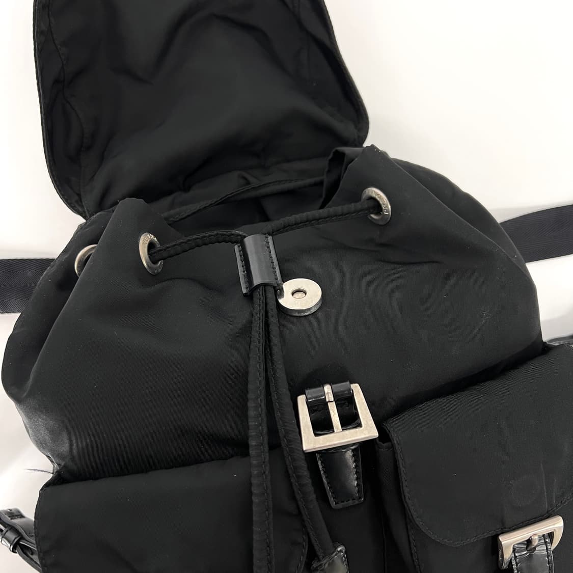 [감정완료] 프라다 삼각로고 나일론 백팩 블랙 스몰 상품이미지7