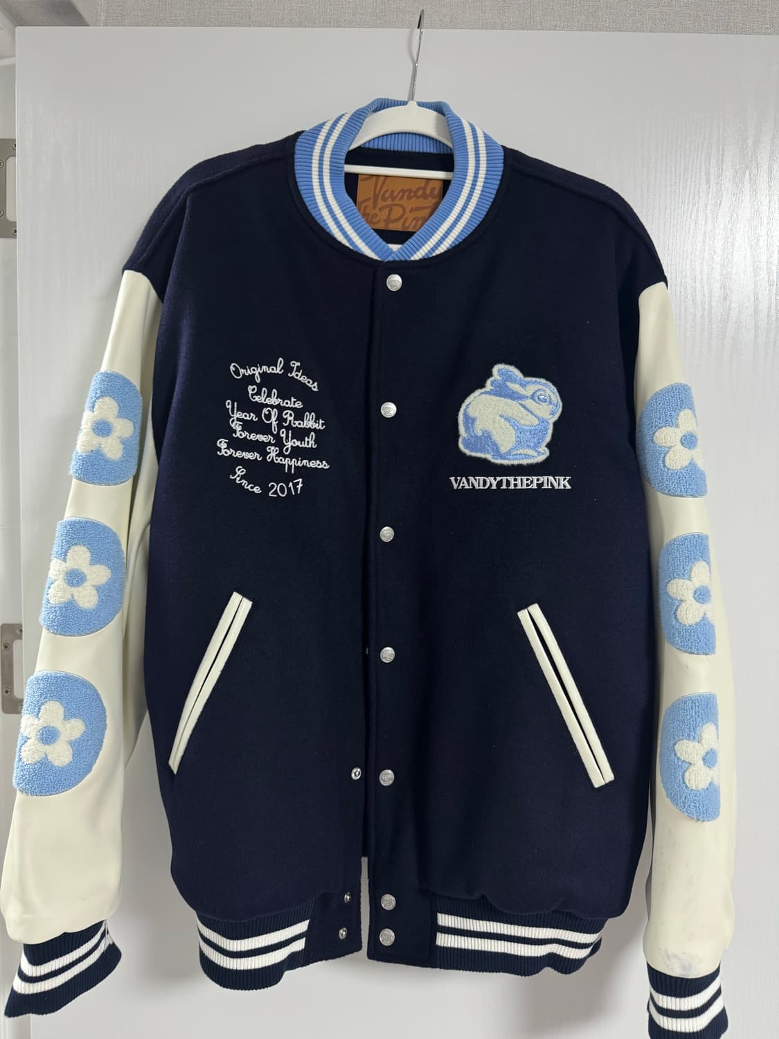 반디 더 핑크 래빗 바시티 자켓 상품이미지3