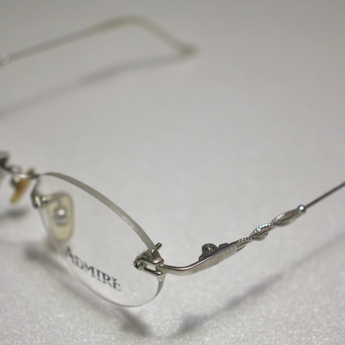 ADMIRE 뱀무늬 디테일 무테 안경 상품이미지6