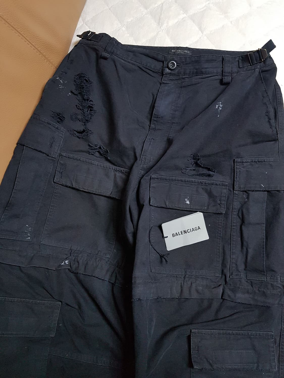 발렌시아가 디스트로이드 립스탑 라지 카고 팬츠 블랙 상품이미지1