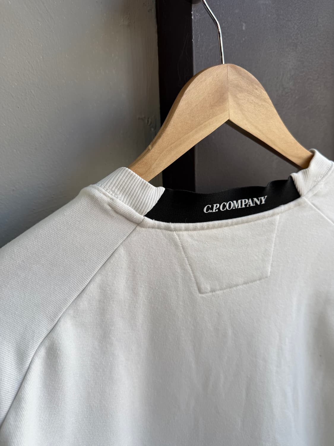 105~110/ CP컴퍼니 렌즈와펜 화이트 맨투맨 상품이미지7