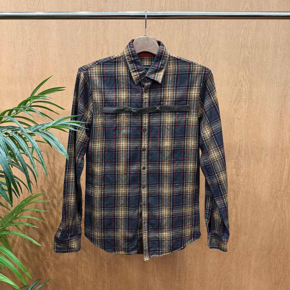 디스퀘어드2 체크 셔츠 스타 스터드 가죽 스트랩 디테일 브라운 네이비 상품이미지1