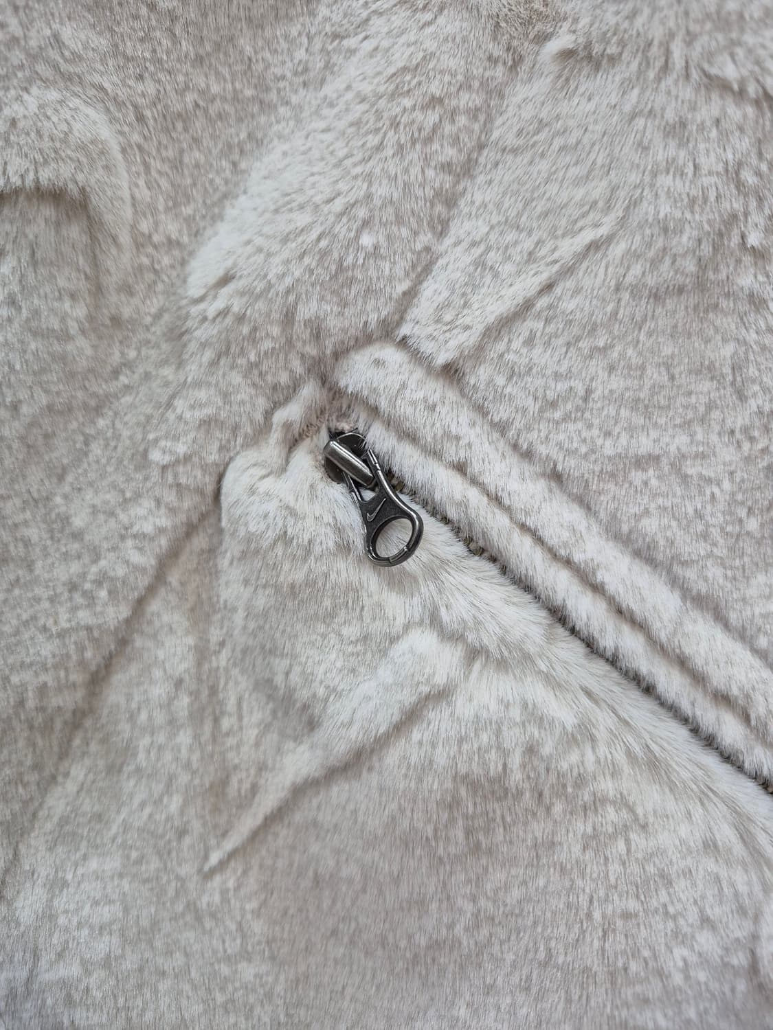 나이키 에센셜 루즈 프린트 인조퍼 재킷 FV8020-104 상품이미지4