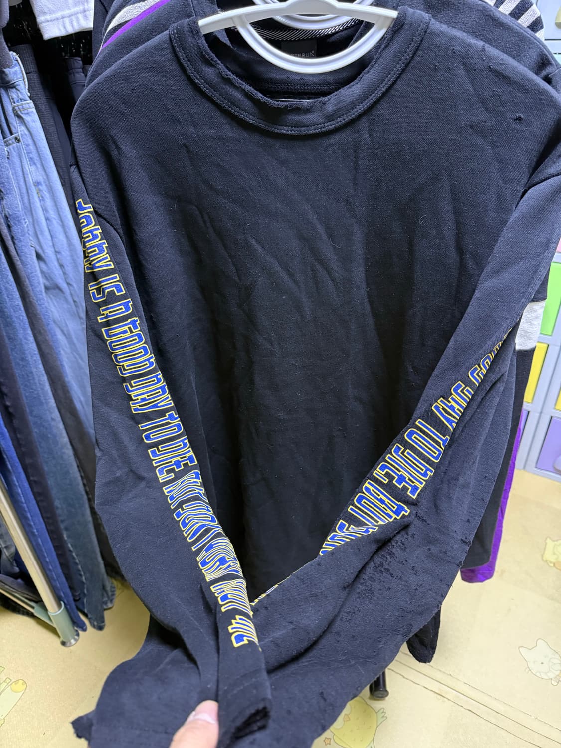 안녕하세여 필루미네이트 빈티지 약기모 긴팔티셔츠 100사이즈 판매합니다 상품이미지1