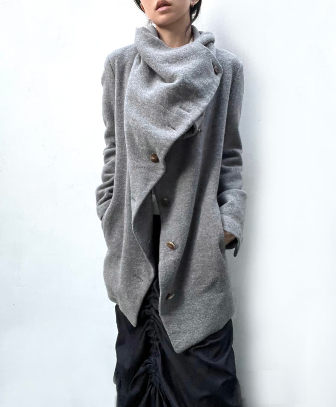 Asymmetric 하이넥 드레이핑 코트 상품이미지5