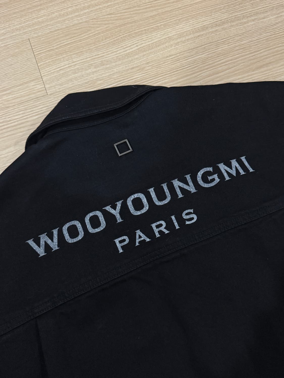 [46] 우영미 24SS 백로고 데님 셔츠 자켓 블랙 상품이미지3