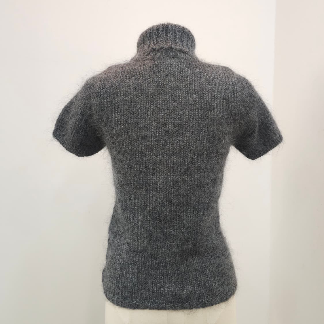 울 그레이 헤어리 반팔 폴라 니트 상품이미지3