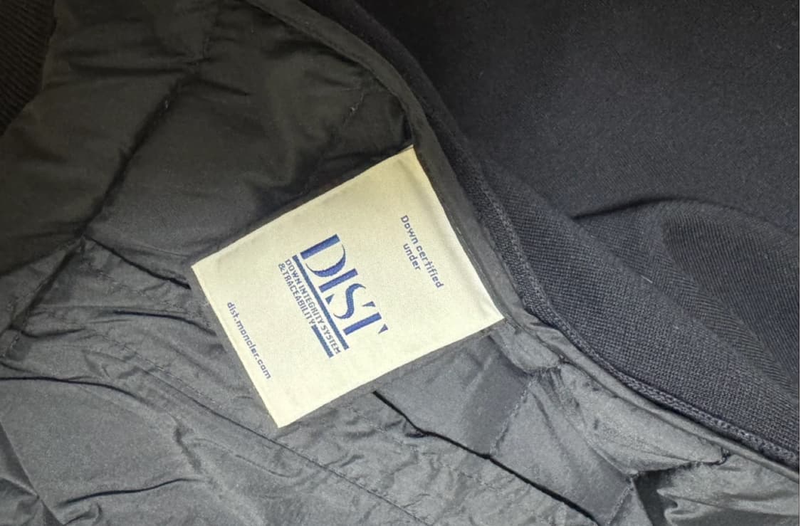 몽클레어 니트 패딩 네이비 색상 L사이즈입니다. 입으시는 분들께 잘 맞을 상품이미지2