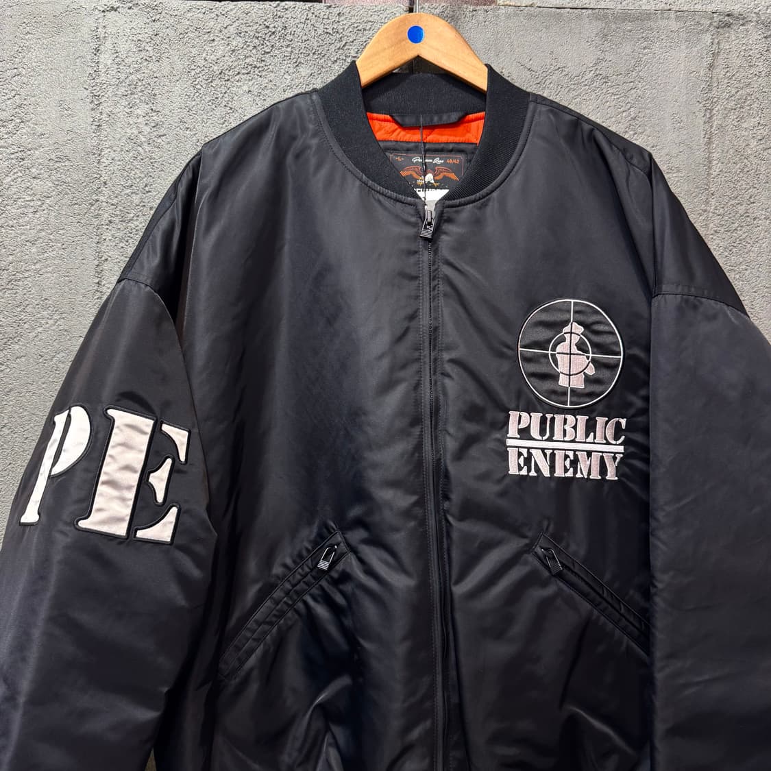 듀테로 x 유니버셜 뮤직 퍼블릭 에너미 봄버 자켓 (L)   상품이미지4