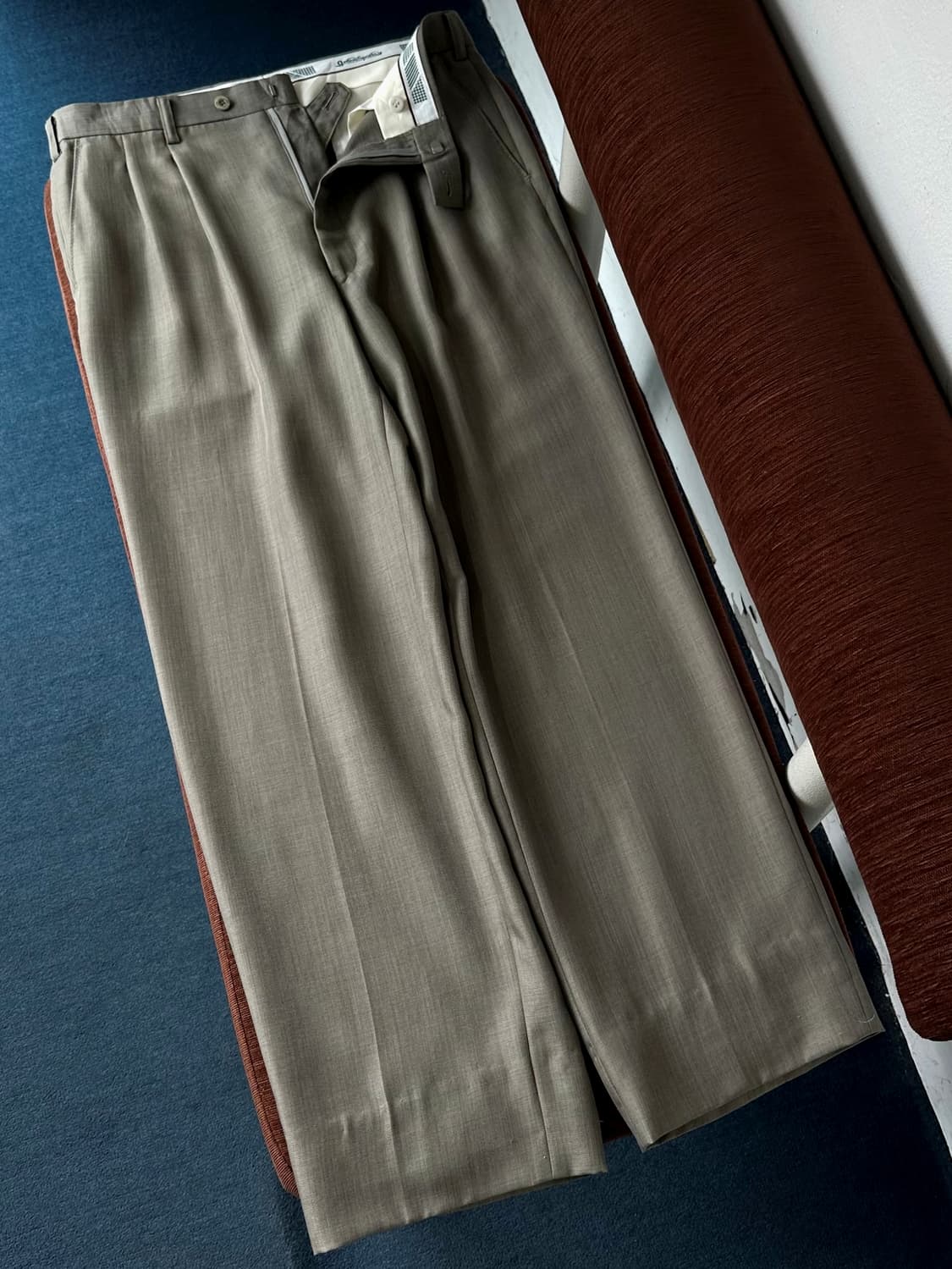 Light woven 2 pleats trouser 상품이미지4
