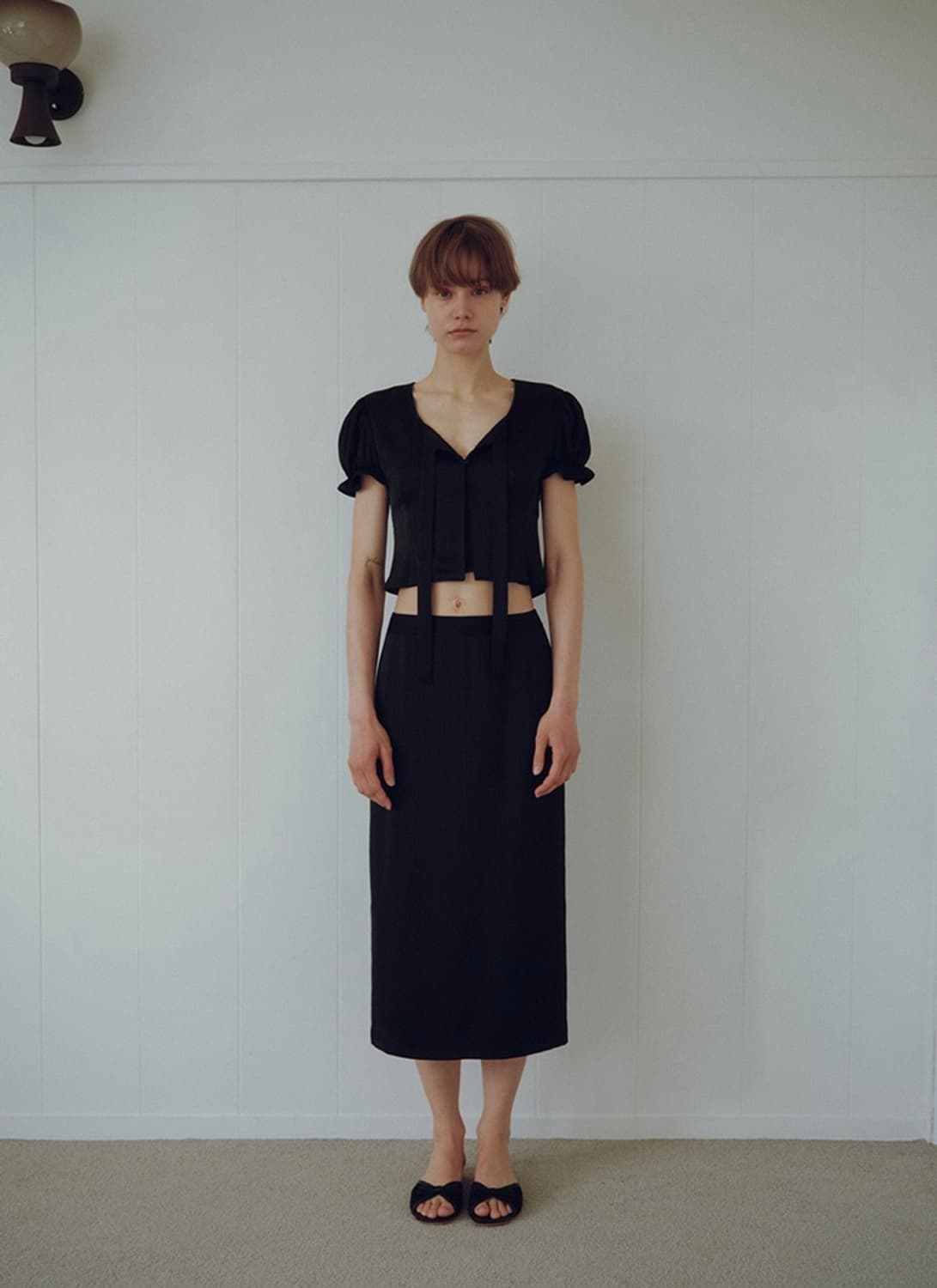 오버듀플레어 자카드 크롭 블라우스 블랙  상품이미지2