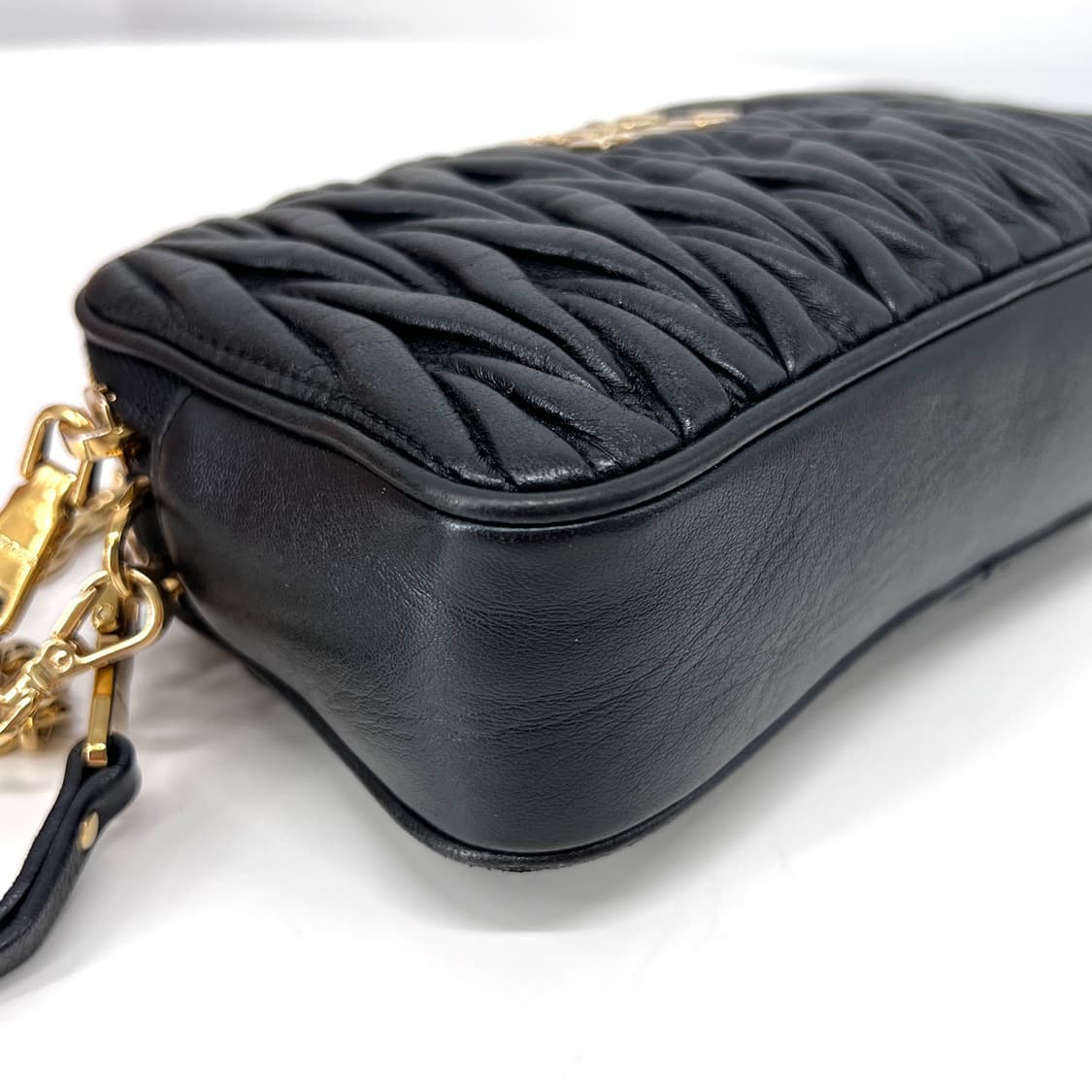 미우미우 마테라쎄 더블 지퍼 체인 크로스백 블랙 (5BP045) 상품이미지9