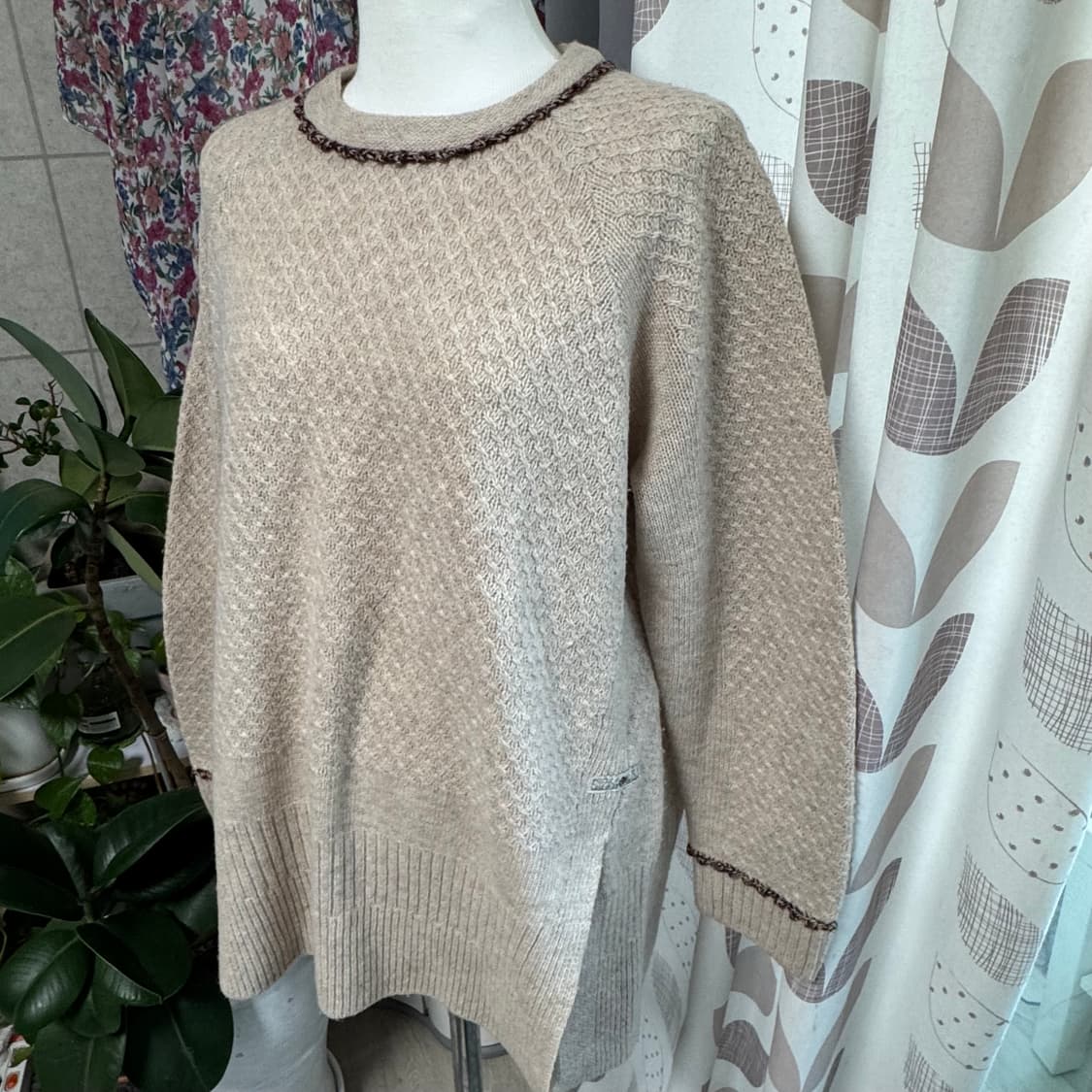 썰스데이 아일랜드 베이지 긴팔 니트 빈티지스타일 상품이미지2