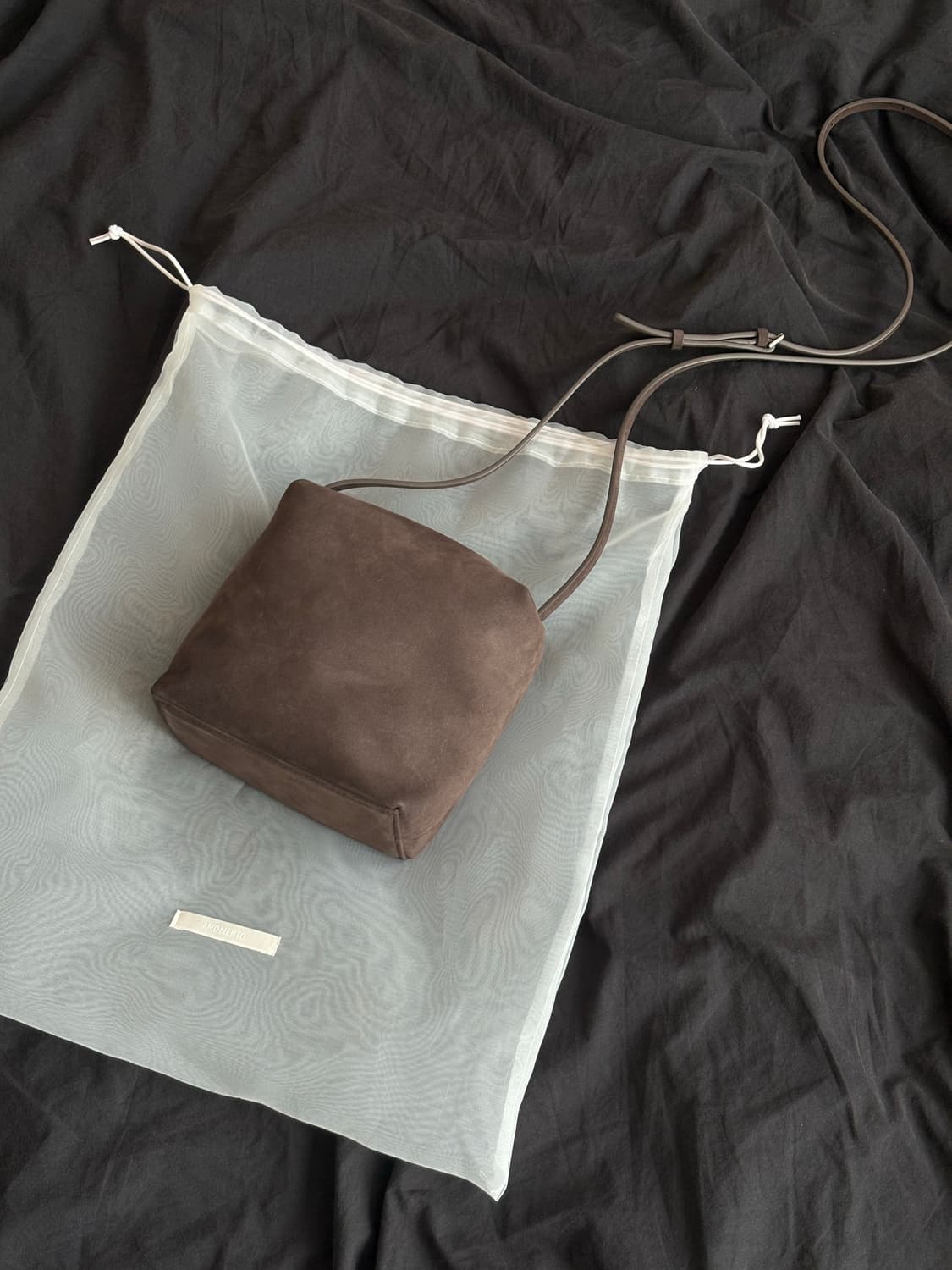 아모멘토 cubo bag small 스웨이드 가방 상품이미지3