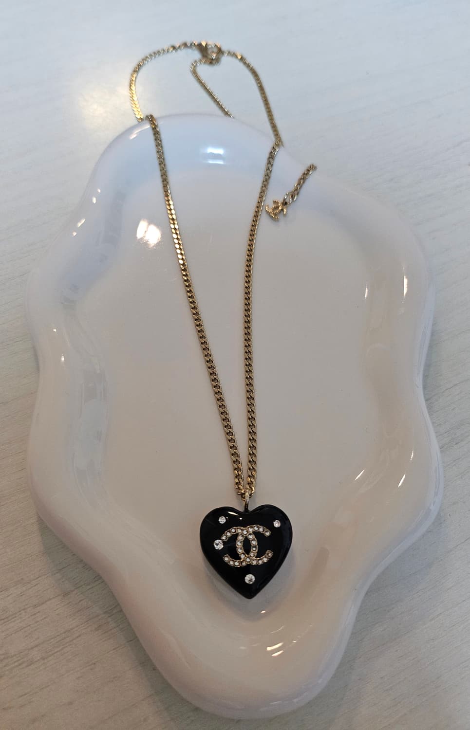 샤넬 업사이클링 블랙 하트 목걸이 상품이미지5