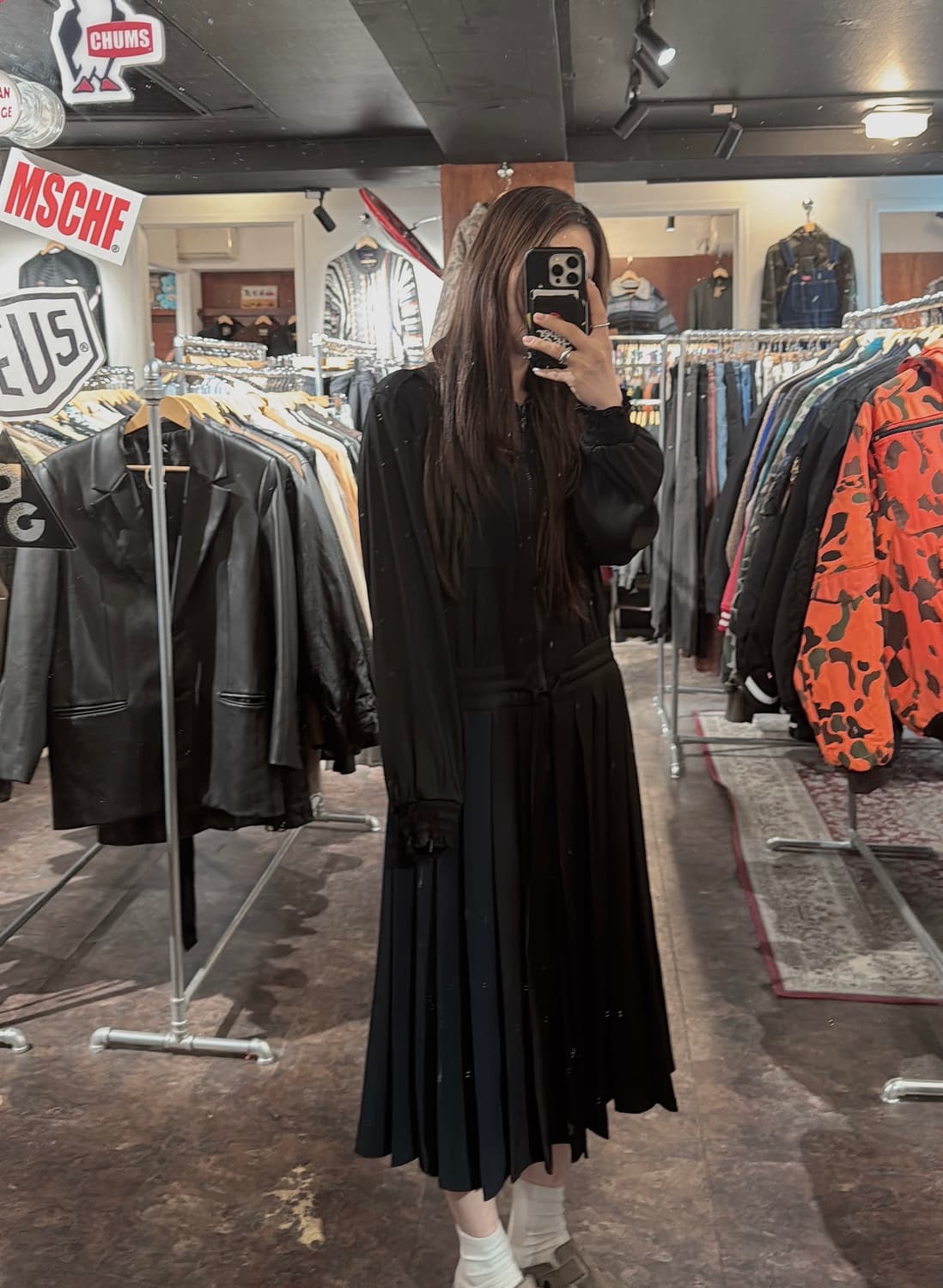 럭키슈에뜨 플리츠 쉬폰 지퍼 디테일 셔링 배색 로고 롱 원피스 36 상품이미지8