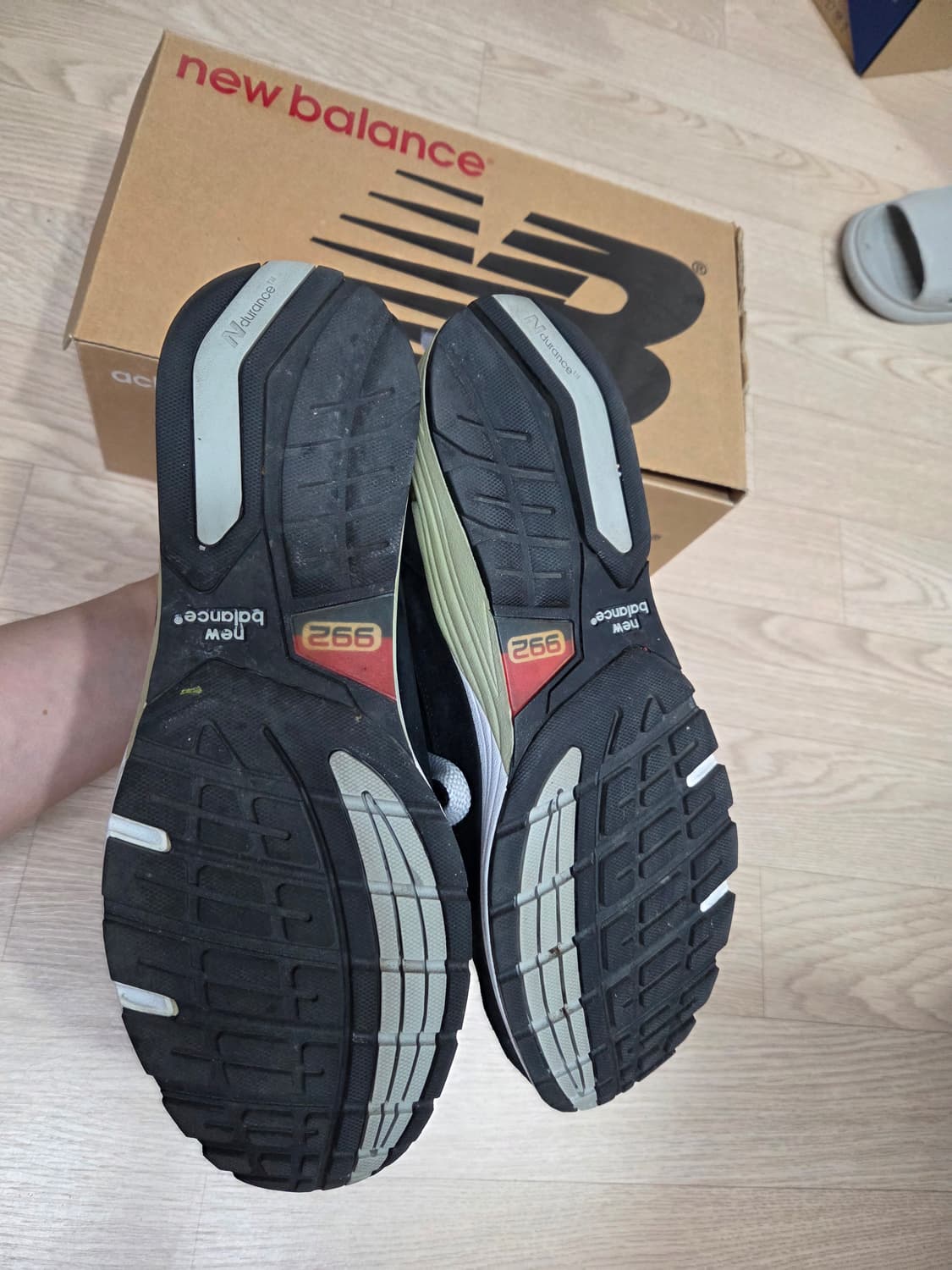 (초판)(1회 착용)뉴발란스 992 초판버전 우먼스12  상품이미지3