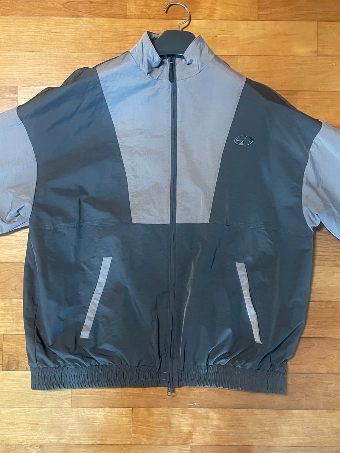 꼼파뇨 레이서 다트 윈드브레이커 챠콜 상품이미지1