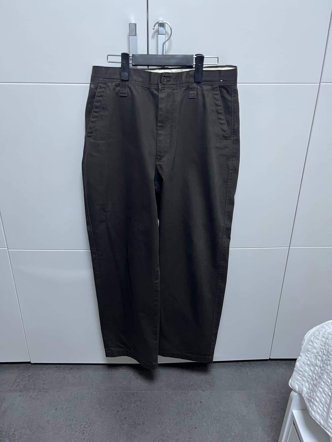 유니클로 u 와이드핏 치노팬츠 다크브라운 79 상품이미지2