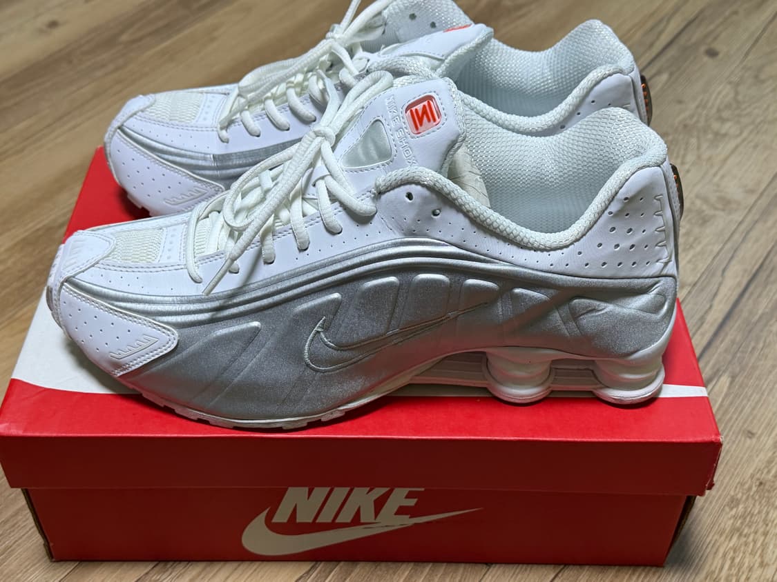 나이키 샥스 R4 화이트 메탈릭 실버 290 상품이미지3