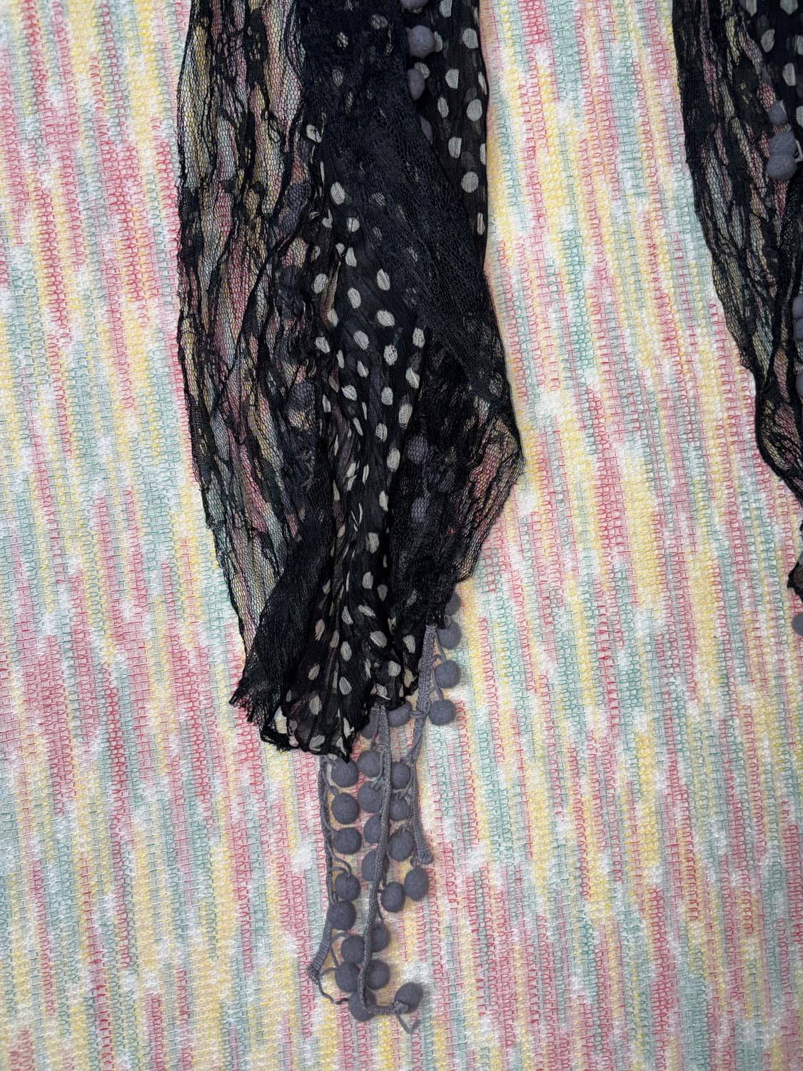 블랙 도트 폼폼 스카프 상품이미지3