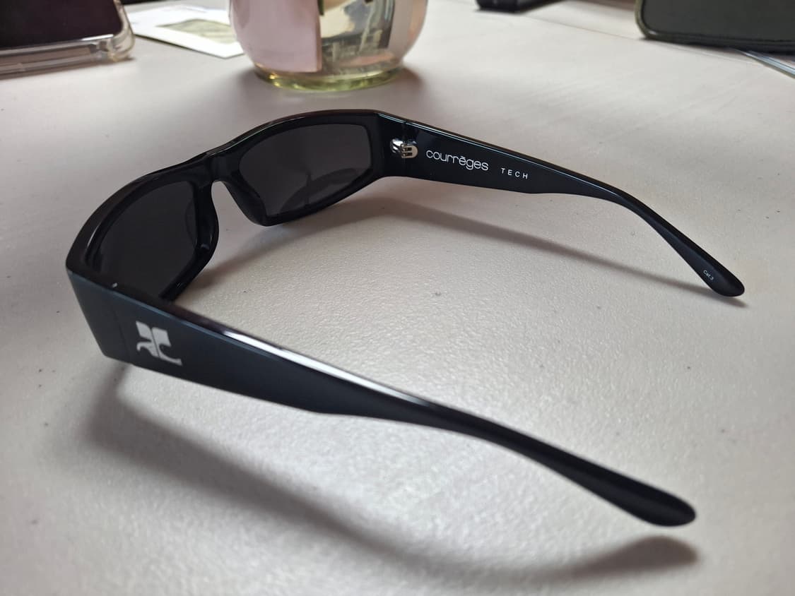 꾸레쥬 테크 선글라스 팝니다. 상품이미지4