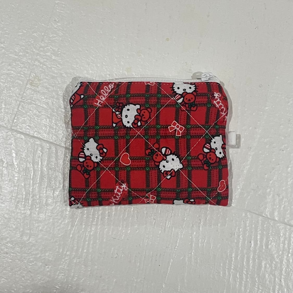 [ 핸드메이드 ] 헬로키티 레드 초록 체크 원단 미니 지퍼 카드지갑 상품이미지1