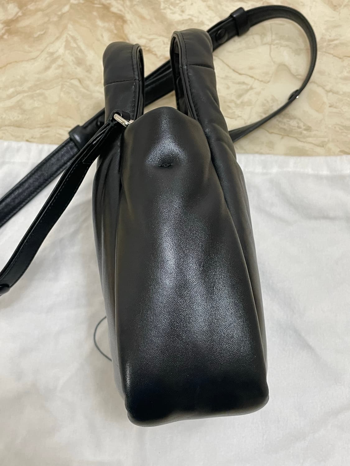 프라다 소프트 나파가죽 스몰 패딩백 상품이미지4