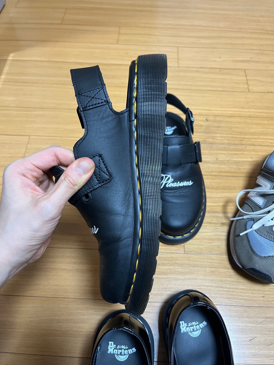 닥터마틴x플레져스 240 상품이미지3