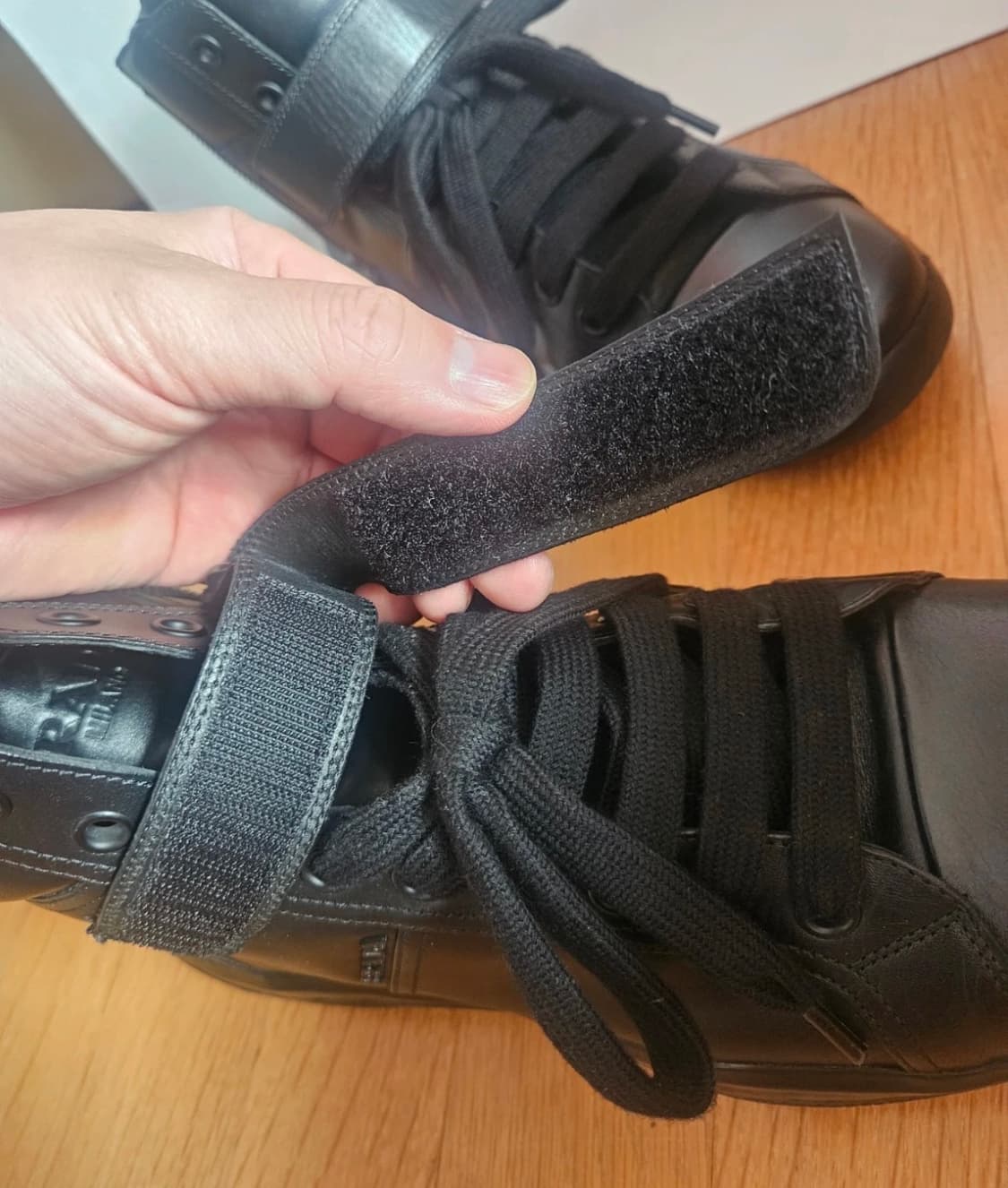 프라다 레더 스니커즈 상품이미지5