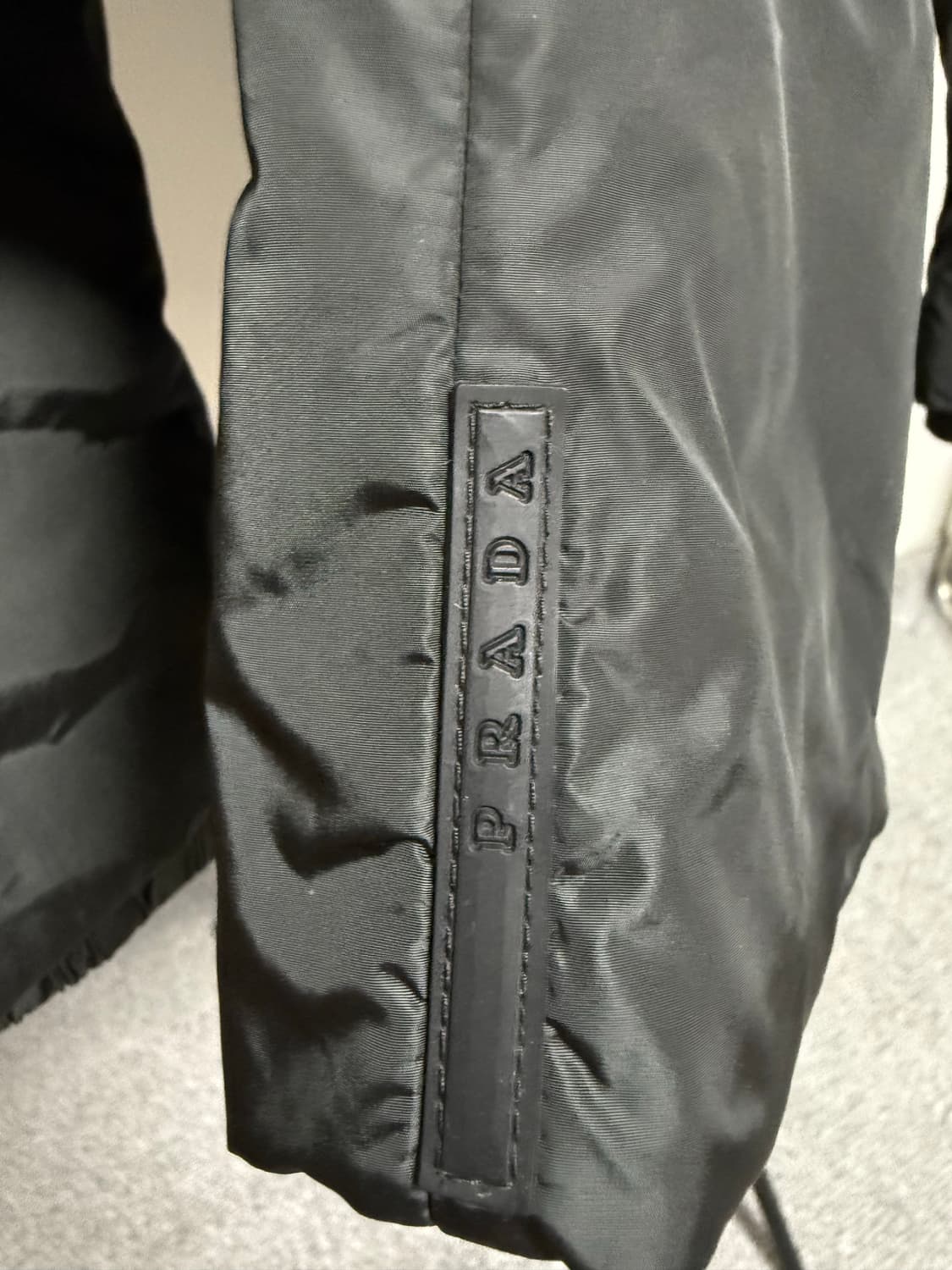 (정품)프라다 차콜 점퍼 50size 상품이미지2