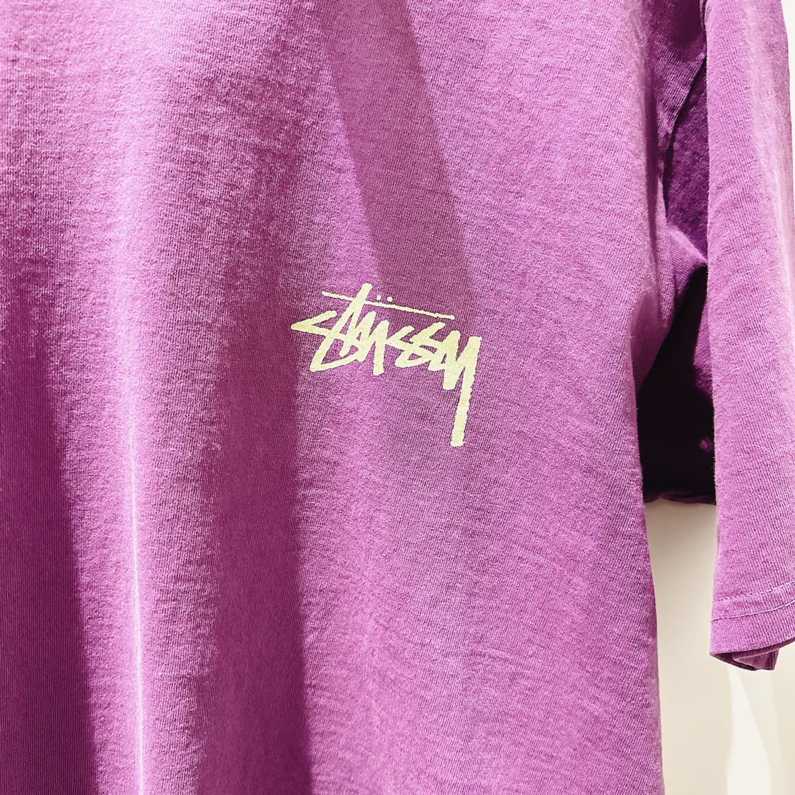 스투시 남성 퍼플 백 로고 티셔츠 상품이미지2