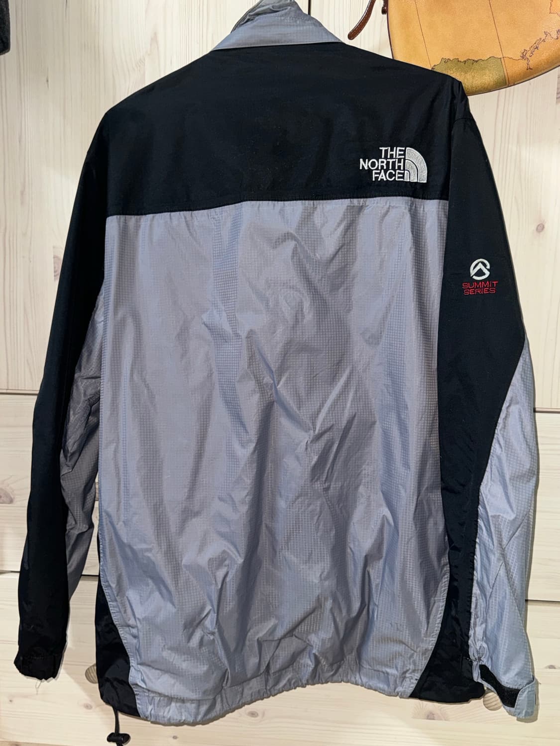 노스페이스 차콜 배색 바람막이 m 상품이미지2