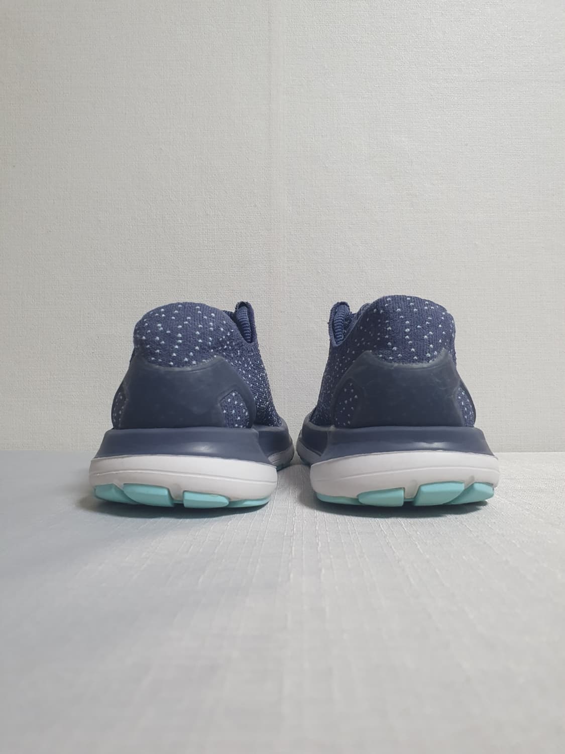 택포 235mm 언더아머 러닝화 UA 차지드 인디고 펄 운동화 상품이미지3