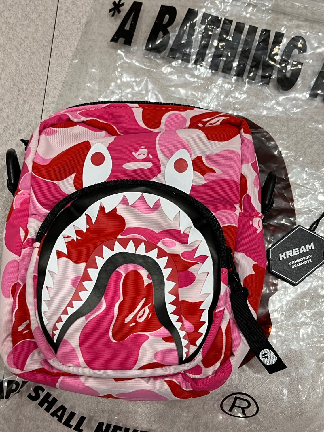 베이프 ABC 카모 샤크 미니백 핑크 상품이미지2