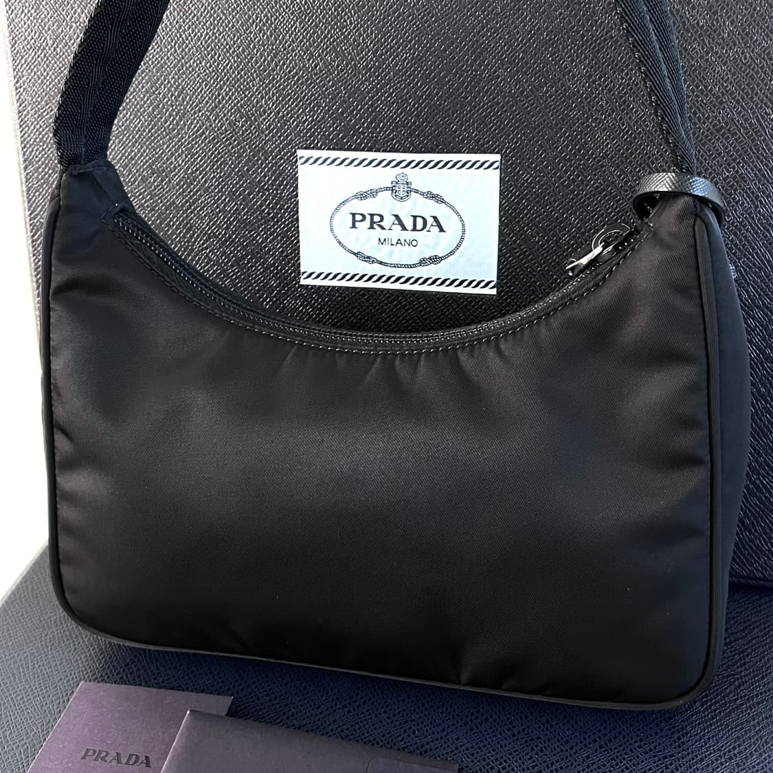 [A급/정품] 프라다 리에디션 2000 블랙 호보백 숄더백 가방 상품이미지3