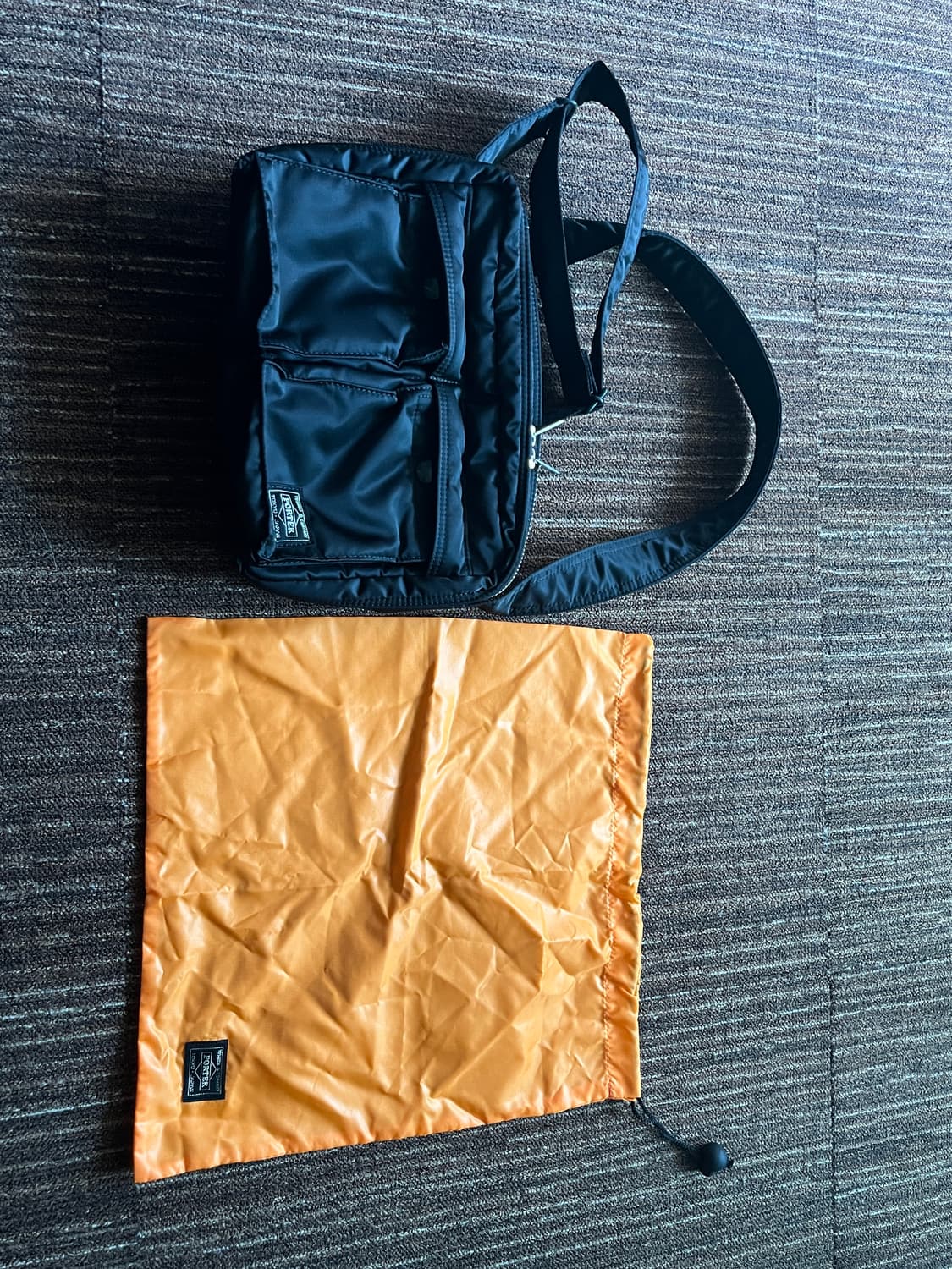 포터 탱커 숄더백 스몰 블랙 상품이미지7