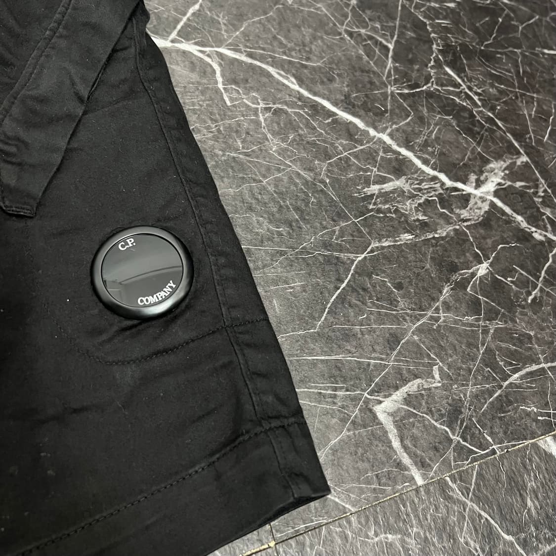 C.P COMPANY 렌즈 테크니컬 지퍼 하프팬츠 상품이미지6