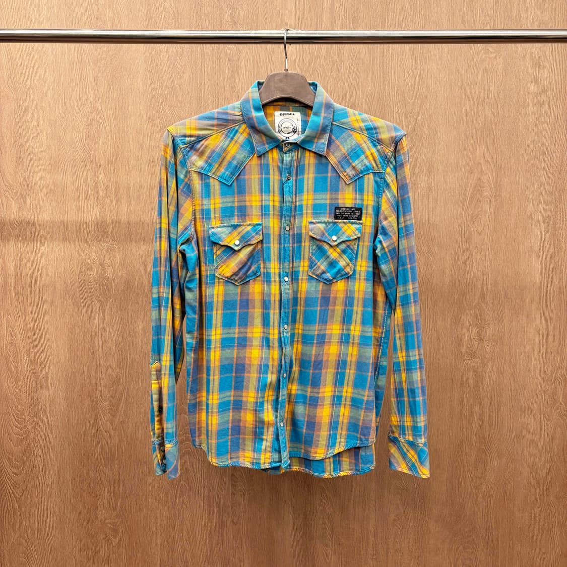 디젤 웨스턴 코튼 셔츠 체크 패턴 플랩 포켓 버튼 디테일 블루 옐로우 상품이미지2