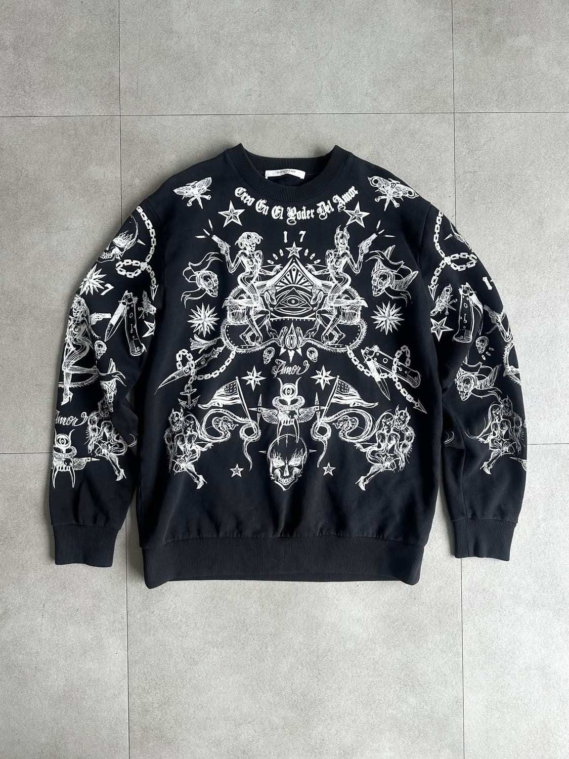 지방시 블랙스쿨 타투 올오버 맨투맨 상품이미지1