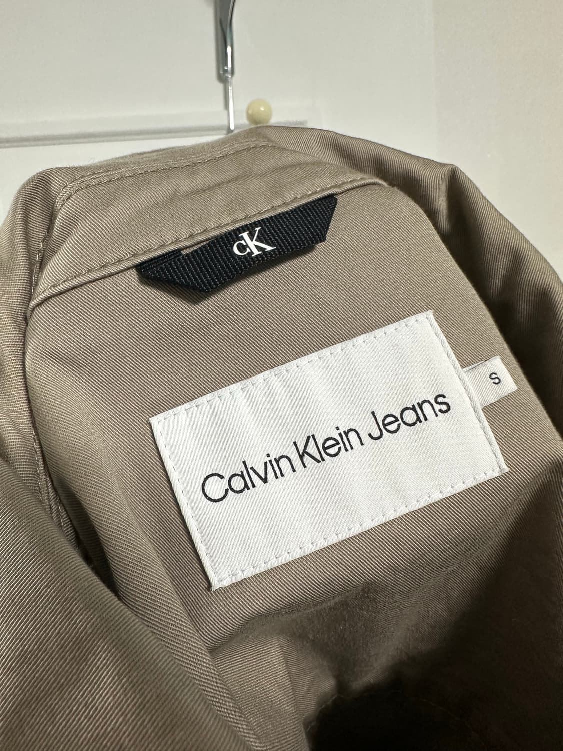 캘빈클라인 라이트웨이 크롭 유틸리티 자켓 상품이미지3